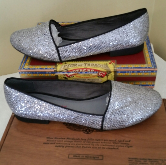 Textured Silver Flats Sz 7.5 M by Pink & Pepper - Picture 2 of 5